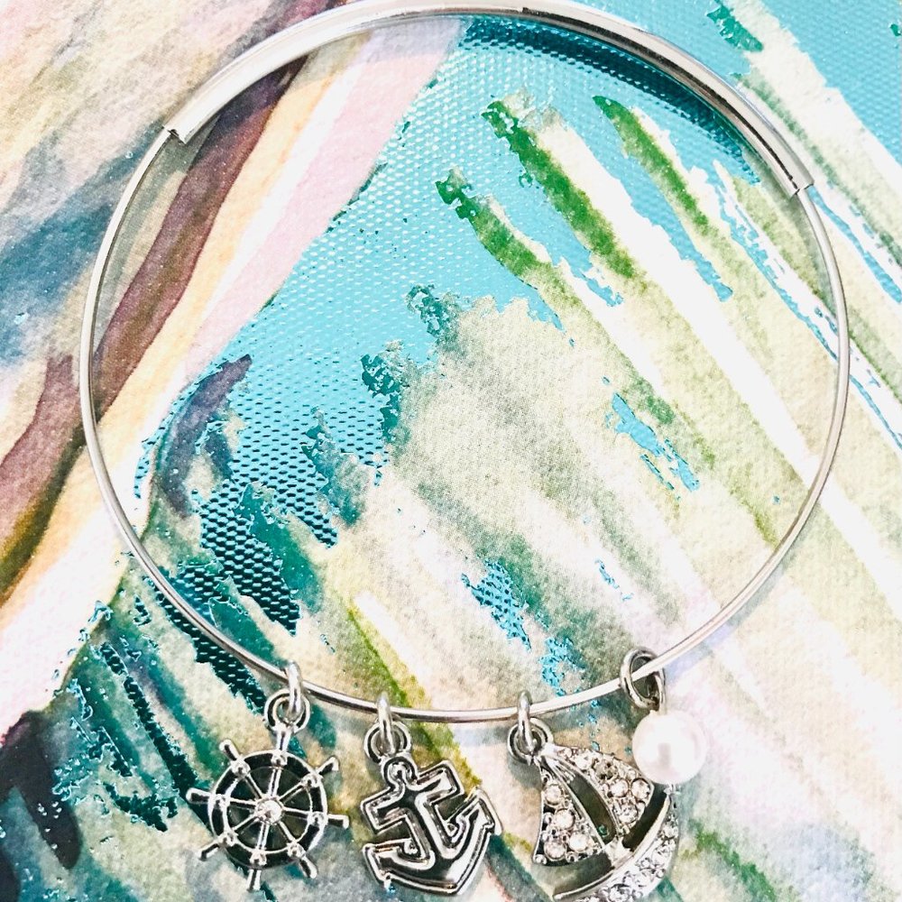 AJUSTABLE NAUTICAL BRIGHT SILVER CHARM BRACELET